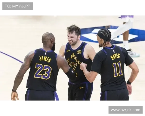 湖人末节发力三连胜 詹姆斯21分东契奇27+10+7